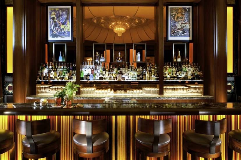 Elegant bar at Club Principe, perfect for networking events and cocktail receptions.