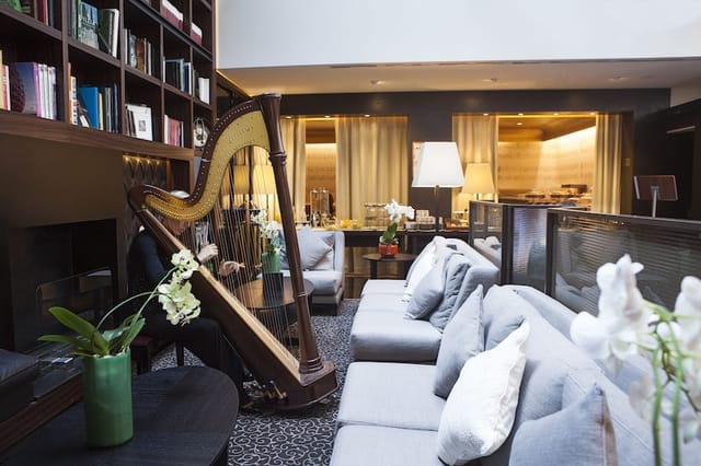 Milan Scala hotel harpist lounge event