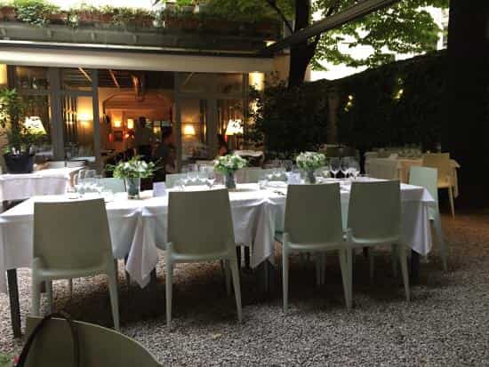 La Brisa Restaurant courtyard event, elegant dining