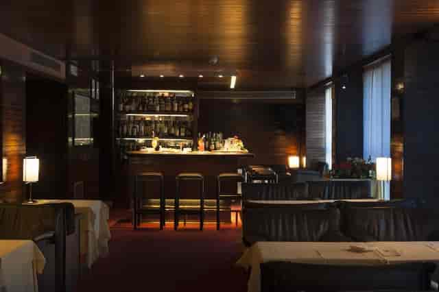 Hotel Galileo bar, upscale cocktail reception, networking event