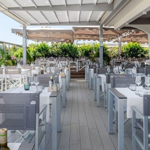 Milano Marittima outdoor event, elegant dining, cocktail reception