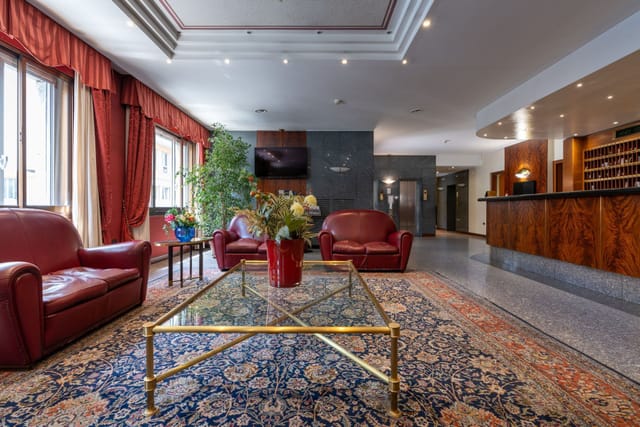 Hotel Crivi's lobby, cocktail reception, meeting welcome
