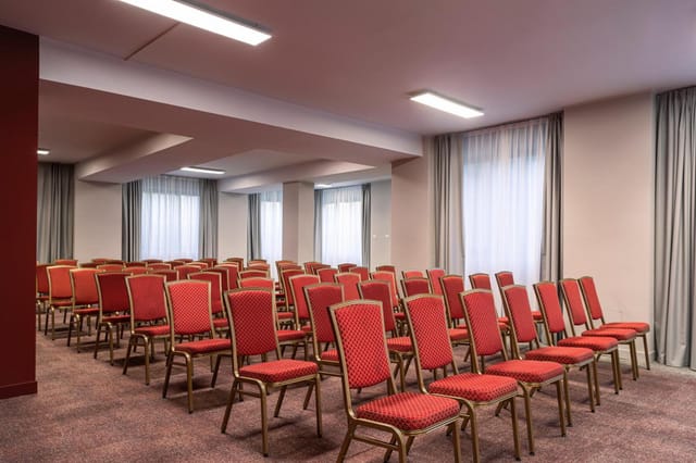 Quark Hotel Milano: seminar room, red chairs, business event, conference venue