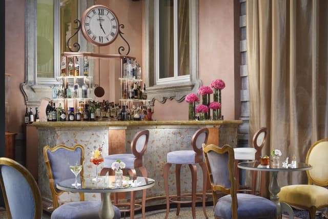 Lounge Bar Mezzanotte