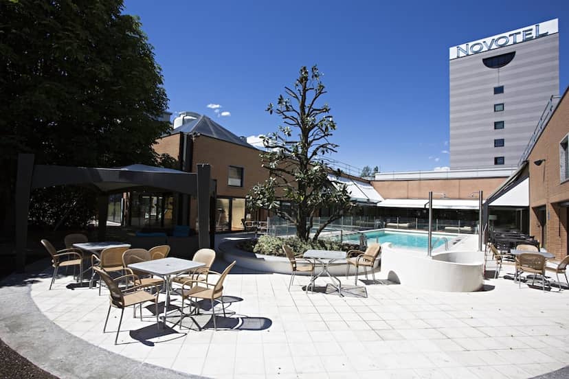 Novotel Milan Linate outdoor event, pool, networking