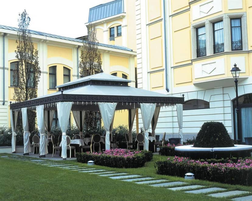 Elegant outdoor pavilion at Giardino d’Inverno, perfect for weddings and garden parties.