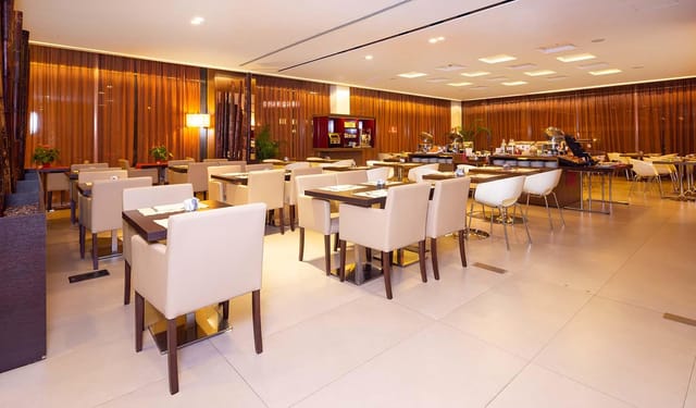 Milan hotel event space, modern dining, flexible seating