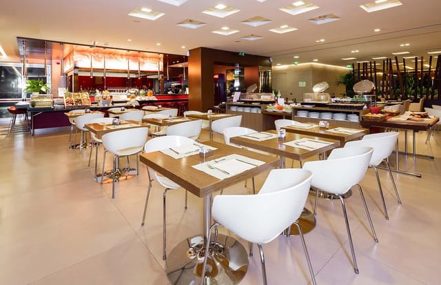 Modern Milan hotel restaurant, flexible seating, event buffet