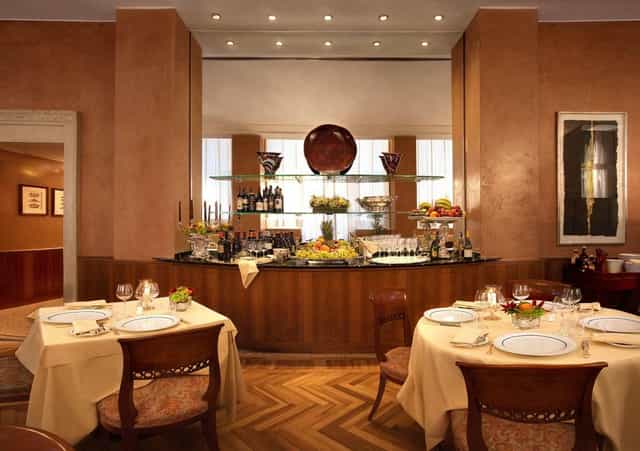 Elegant Milan event venue, upscale dining, awards reception