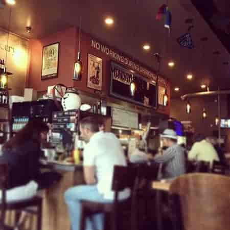 Max's Wine Dive bar, intimate reception, networking