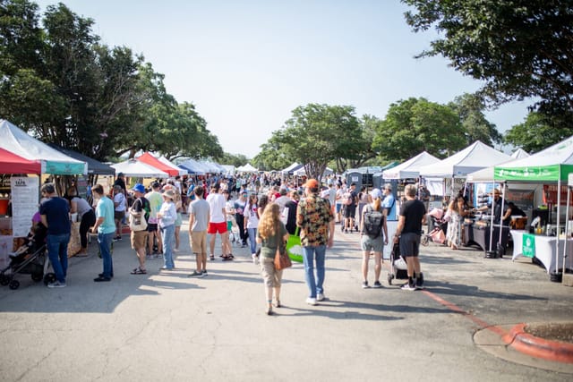 Texas Farmers Market: diverse vendors, outdoor event, local food