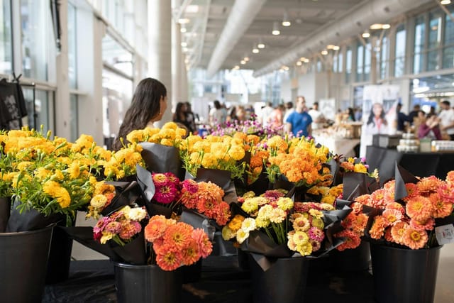 Texas flower market vendor, vibrant blooms, event decor