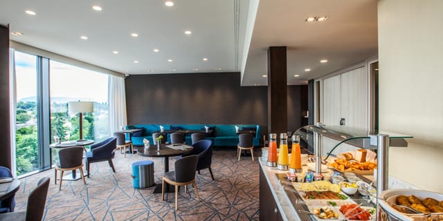 Geneva Crowne Plaza event space, buffet, networking
