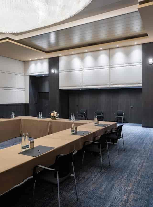 Geneva U-shaped boardroom, conference setup, business event