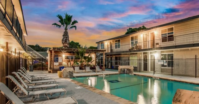 Outdoor kitchen, cabana, Austin apartments, event venue