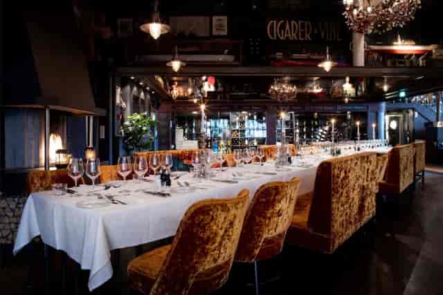 Intimate private dining banquet Eik event
