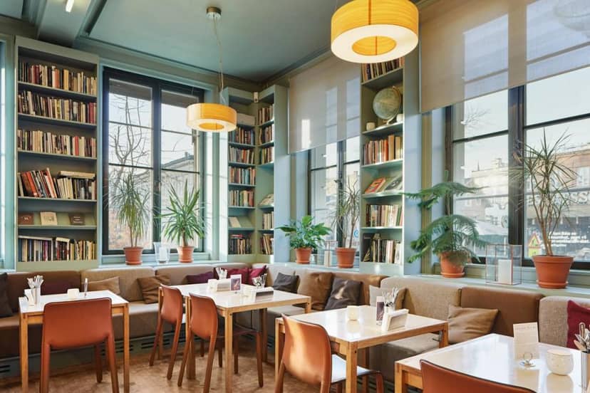 Riverton Litteraturhuset event, library seating