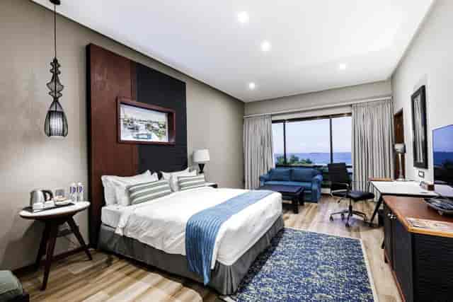 Sea Cliff Hotel Amani Suite: Executive retreat king room, VIP event venue.