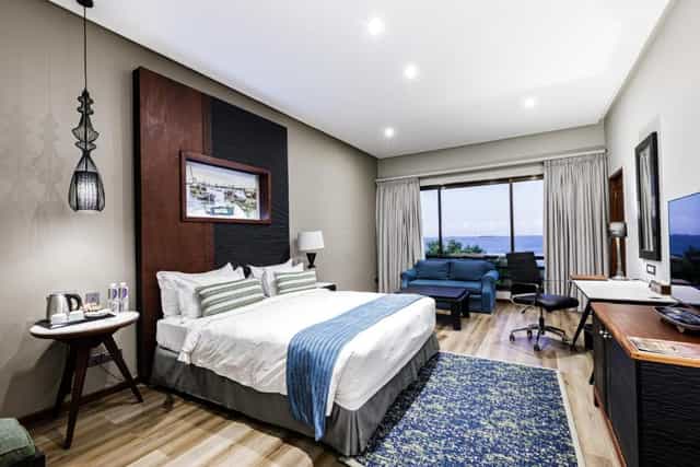 Sea Cliff Hotel Amani Suite: Executive retreat king room, VIP event venue.