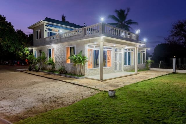 Beach House event venue, intimate, cozy outdoor balcony