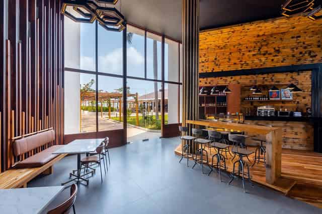 Restaurant & Lounge Bar