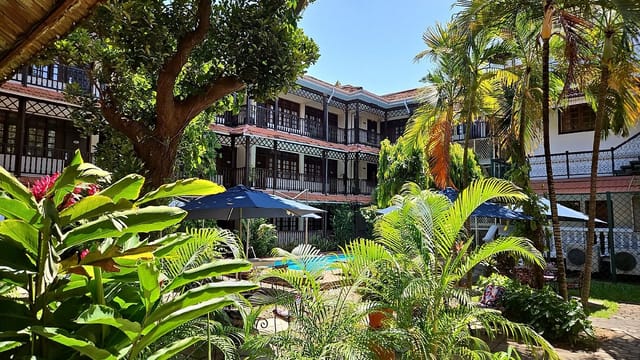 Protea Hotel Dar es Salaam Courtyard coffee shop, events, meetings.