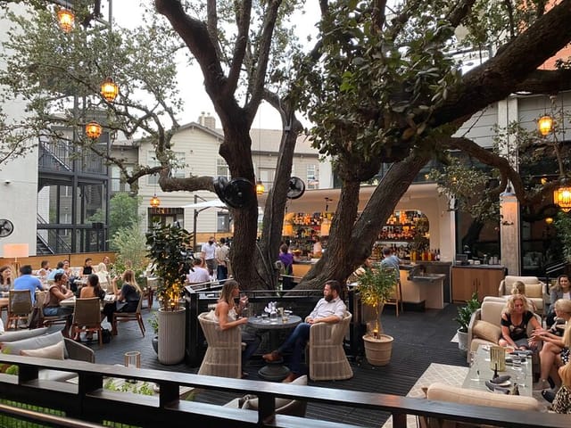 Patio venue, lounge seating, cocktail reception, al fresco dinner