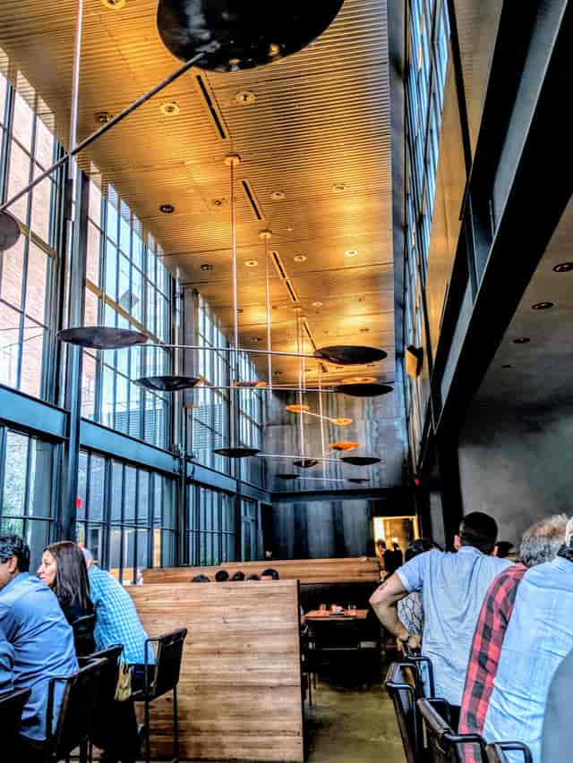 Modern Comedor lobby, grand reception, event dining.