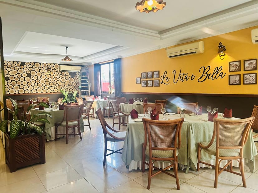 Bella Napoli Pizzeria: Cozy dining for events, banquets