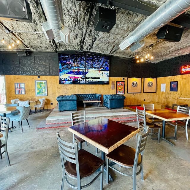 Lustre Pearl Austin bar: modern, relaxed, networking, party.
