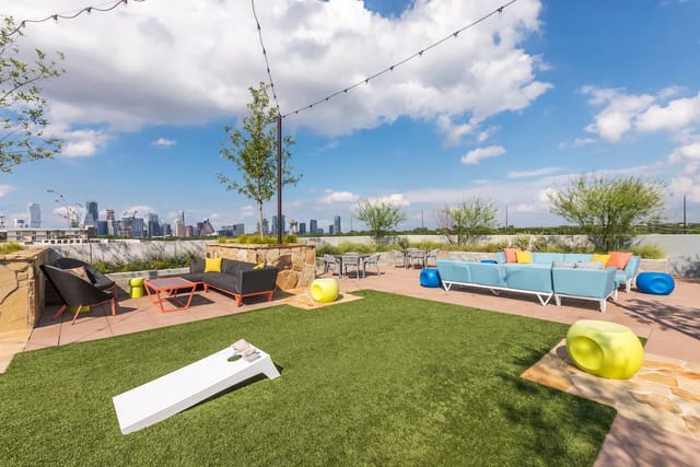 Austin rooftop event venue: studio space, city views
