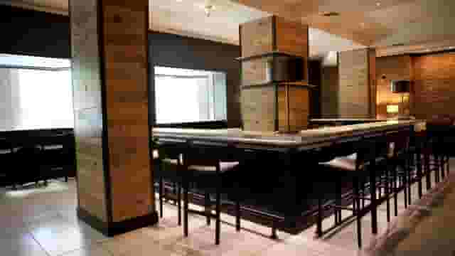 Bar & Lounge