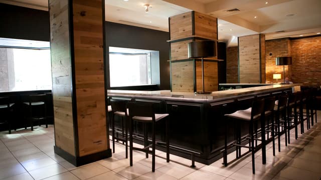 Bar & Lounge