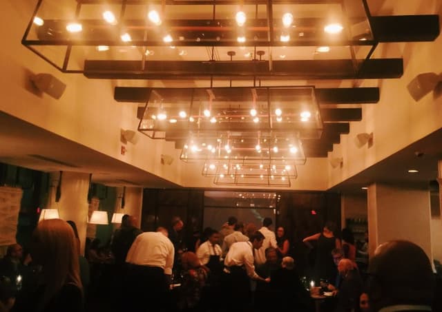 Bar & Lounge