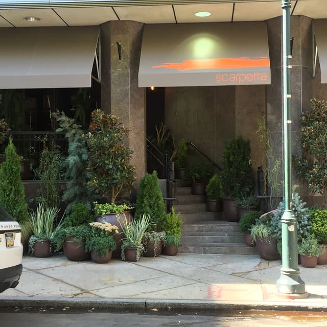 Bar & Lounge
