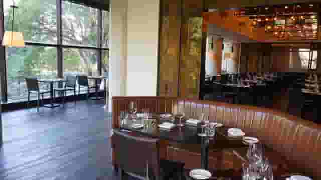 Bar & Lounge