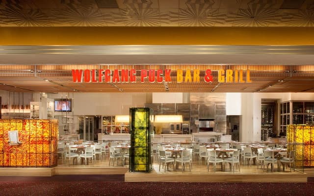 WOLFGANG PUCK BAR & GRILL