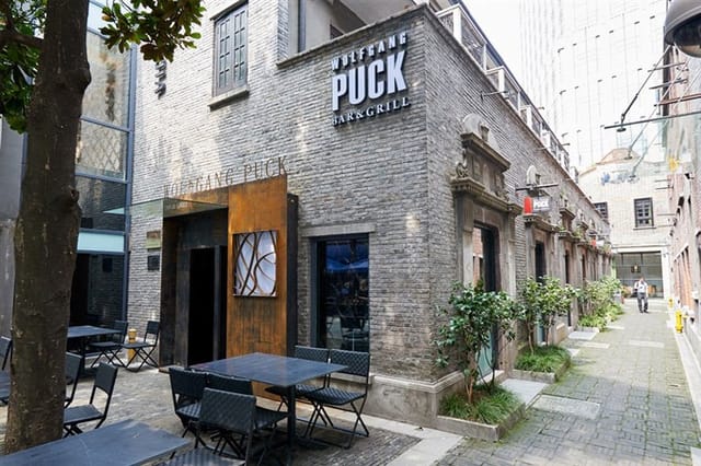 Wolfgang Puck upscale patio event | brickwork | modern