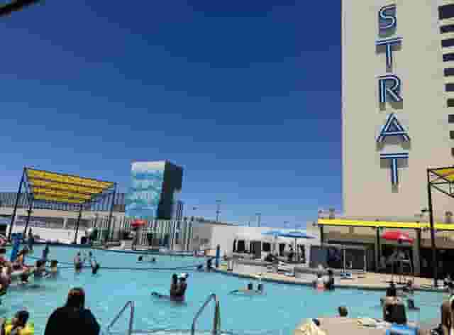 WET24 Adult Pool & Bar