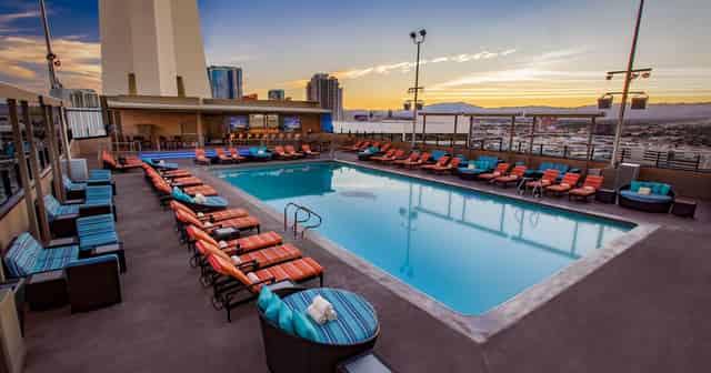 WET24 Adult Pool & Bar