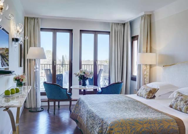 Venetian room