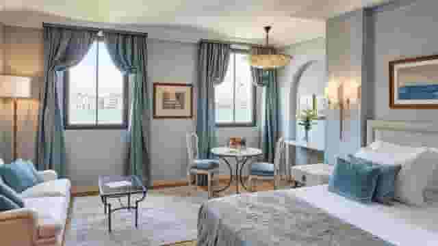 Venetian room