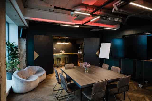 Modern meeting room with sleek table and stylish chairs for corporate events.