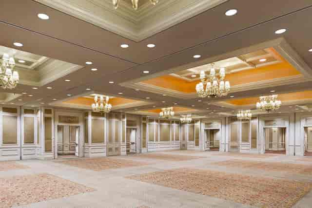 Venetian Ballroom: Spacious, bright event venue for corporate & banquets