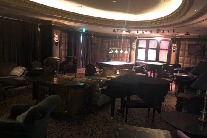 Stirling Club Spirits Lounge: piano, pool, event