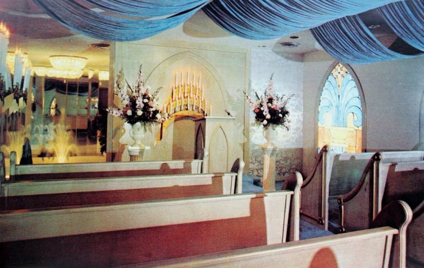 Circus Circus Chapel intimate wedding ceremony