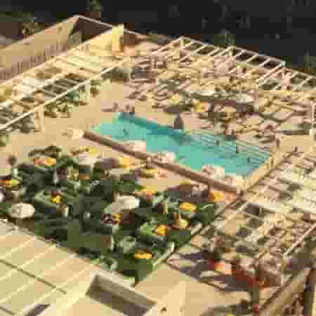 Citrus Grand Pool Deck
