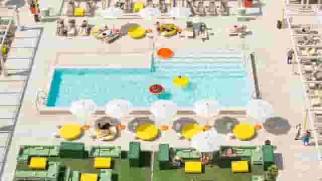 Citrus Grand Pool Deck