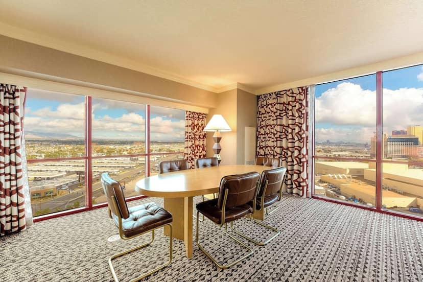 Rio Las Vegas suite, VIP dining, city view