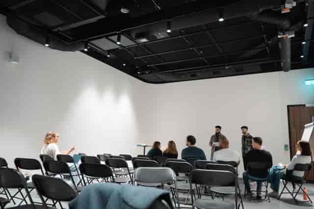 Modern meeting space in Qube Elephant Lounge for workshops and brainstorming sessions.